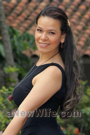 179936 - Yurary Age: 40 - Colombia