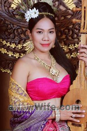 195003 - Piyaphach (Amy) Age: 37 - Thailand
