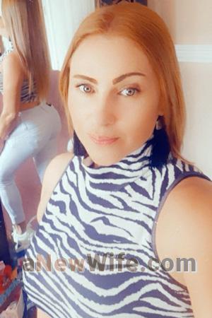 204172 - Laura Age: 47 - Costa Rica