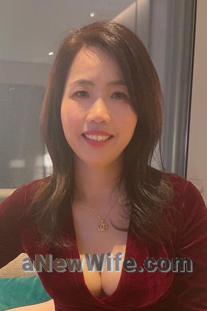 204819 - Alicia Age: 58 - China
