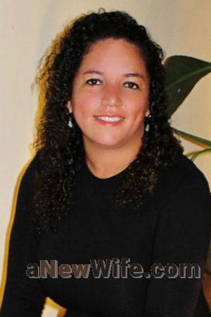 220442 - Laura Age: 44 - Costa Rica