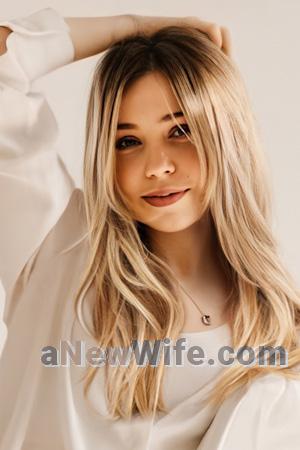 228186 - Kseniia Age: 24 - Ukraine