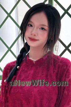 228406 - Thai Thao Huong Age: 19 - Vietnam