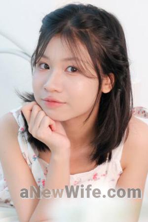 228410 - Tran Xuan Mai Age: 19 - Vietnam
