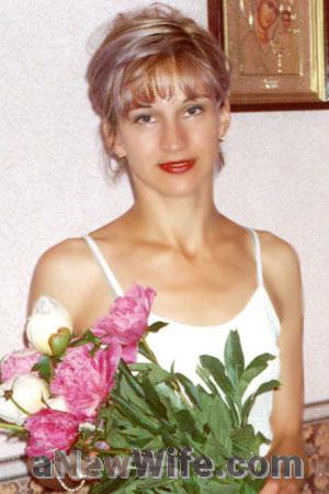 72192 - Svetlana Age: 35 - Russia